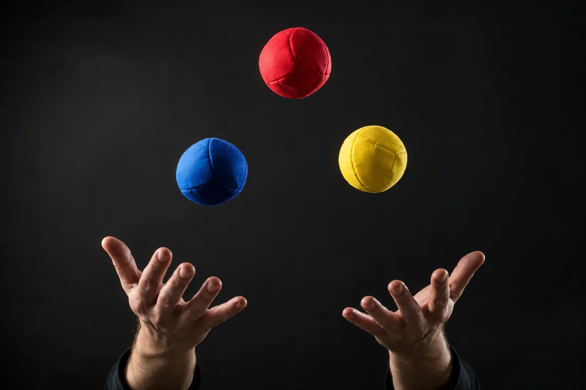 Apprendre à jongler avec trois balles